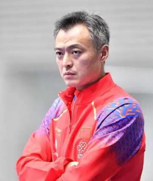 终于搞明白了，为什么秦志戬能当上国乒总教练，不是因为他资历老，也不是因为他会来事