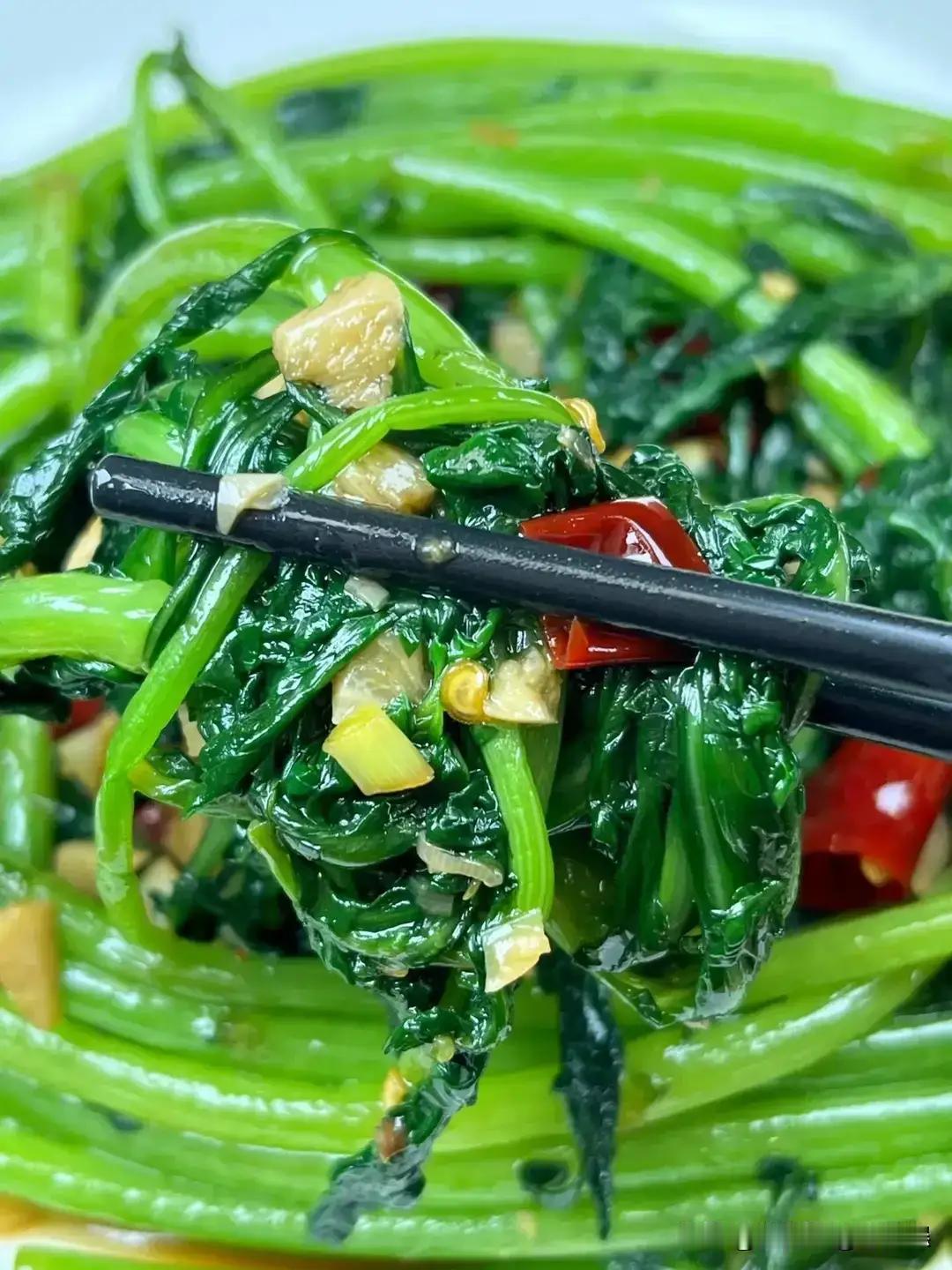 越吃肝越干净的3种蔬菜，排肝毒、降火润肺，睡眠好了，人也精神身体的“清道夫”