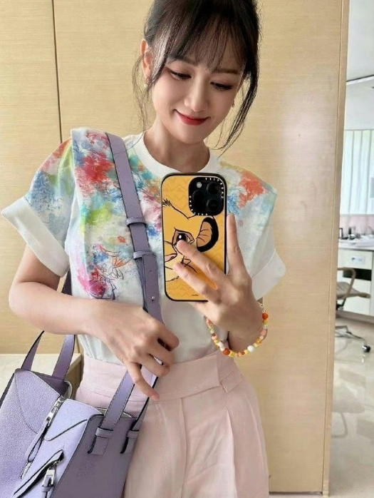 陈乔恩婚后状态佳，每次现身都容光焕发，仿佛岁月在她身上格外留情，令人羡慕。​​