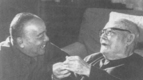 1984年元旦，时任中央军委常务副主席的杨尚昆，赴北京西山寓所看望叶剑英（时任中