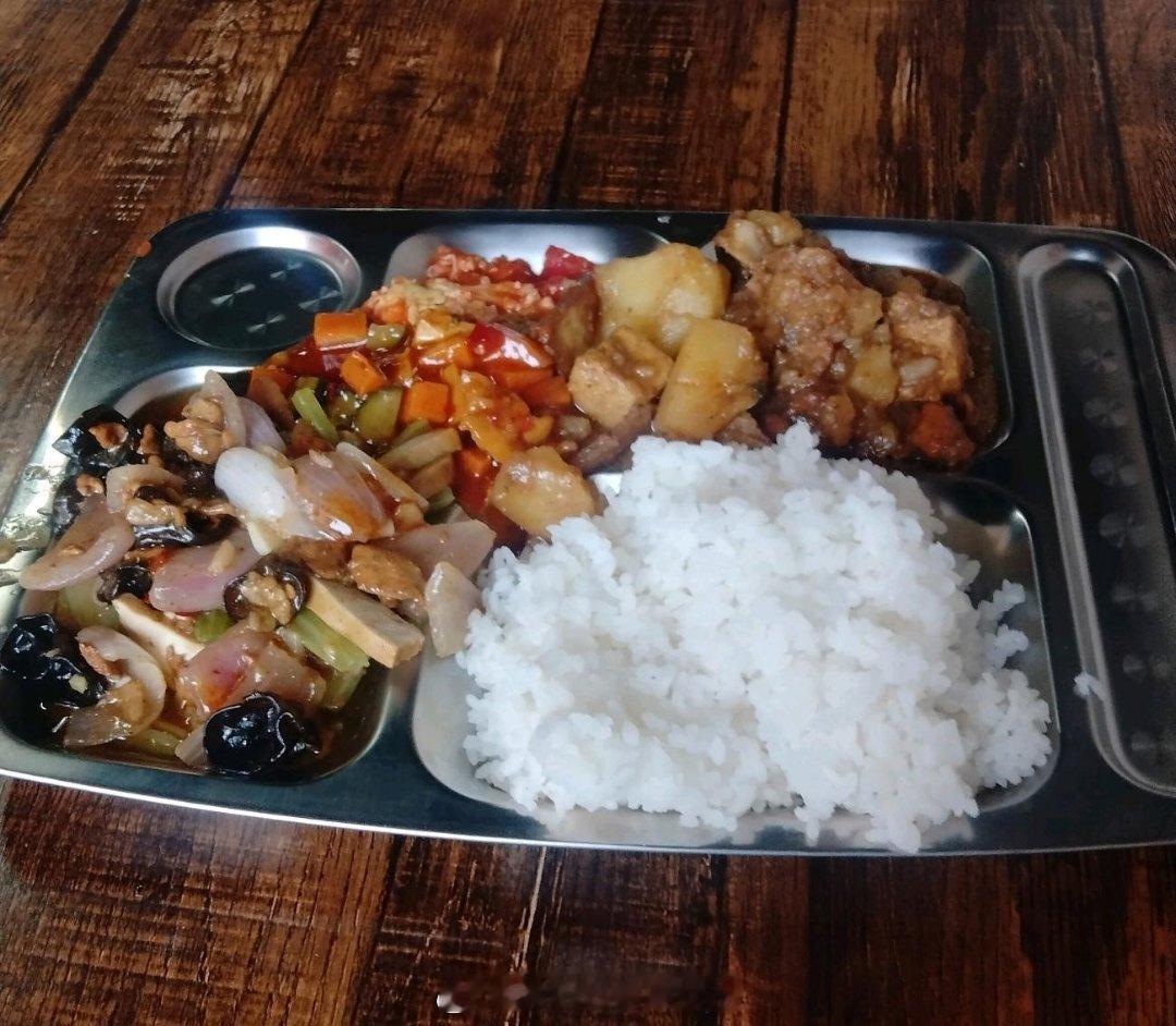 最受不了这种垃圾快餐把顾客当做贼一样，垃圾快餐，好像谁特别遗憾一样，13一份。