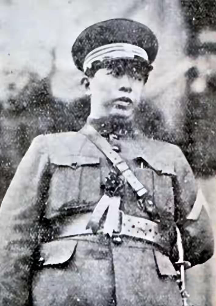 张学良送蒋介石回南京是幼稚？世人都看错了，毛主席一语道破格局1936年12月
