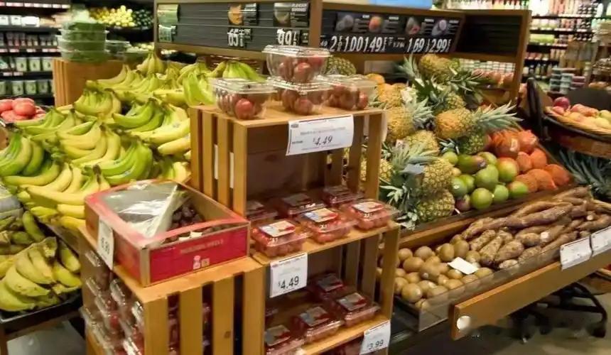 我住的小区门口，前前后后开倒了不下十家店，什么网红小吃、特色餐厅，还有那种所谓的