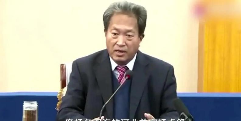 杨卓舒硬是从穷小子混成了河北首富，开豪车住豪宅，身边跟着十二个年轻漂亮的女秘书，