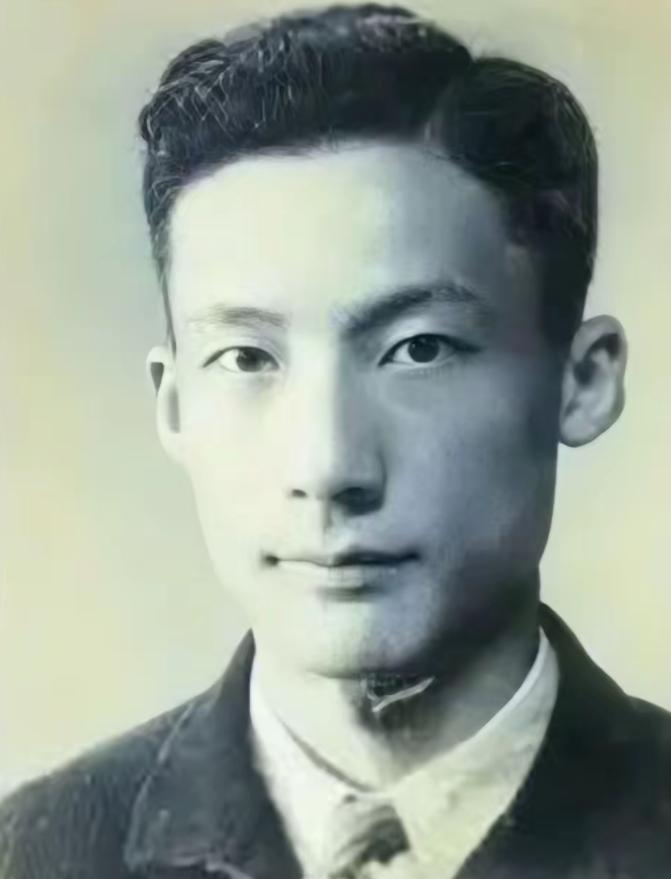 1949年，毛人凤下令处死朱君友。朱君友坦然赴死，却发现枪决他的2名特务，朝他频