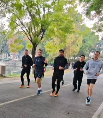 安全又好耍！马克龙成都晨跑火了！马克龙成都晨跑这事倒也不全是因为风景好