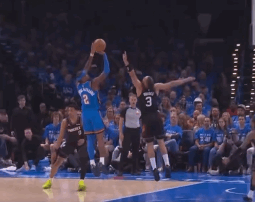 同样的犯规。一个判了，另一个没判💀