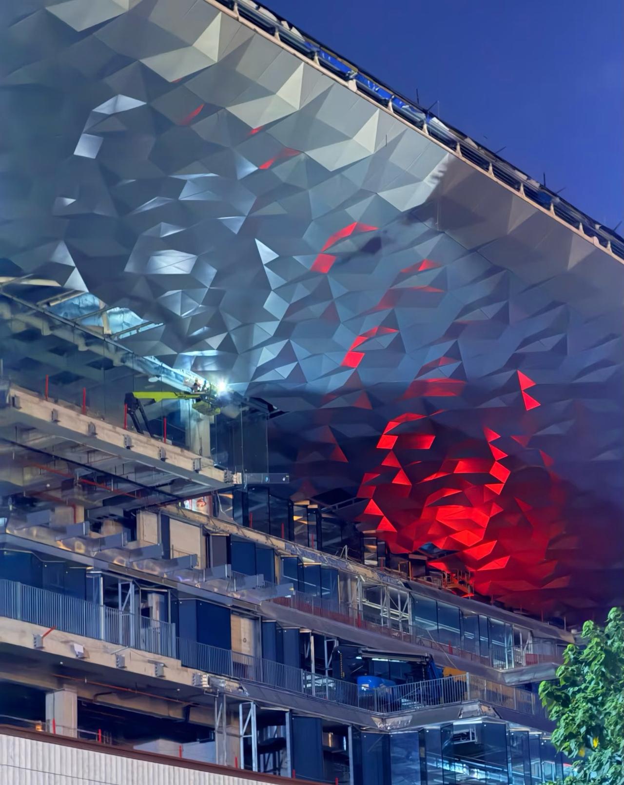 广州白鹅潭万象城昼夜赶工知道为啥吗？商场和品牌商和建筑公司有定期开业的对赌协