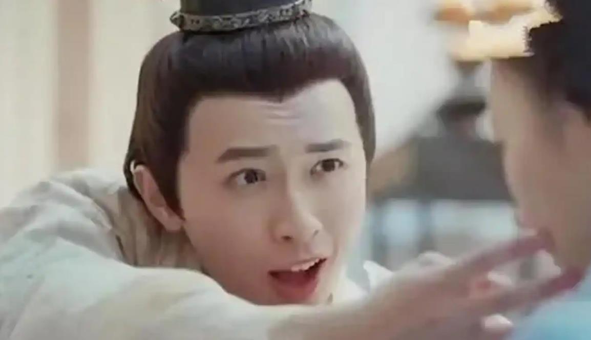 南朝宋皇帝刘子业看上了自己的姑姑刘英媚，刘英媚却说：“我虽然是陛下的姑姑，多亏陛