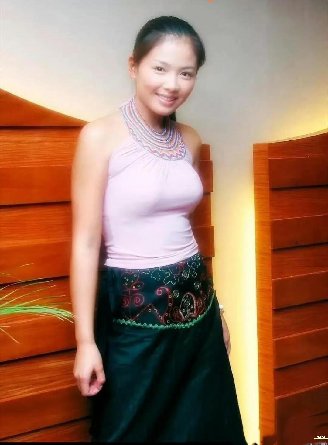 原来刘涛年轻时候长这样，长相和气质跟大美女确实一点也挨不到边，普普通通，平平无奇