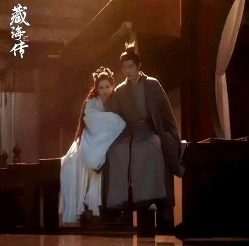 这下总算看明白了，肖战被称为“重庆巨兔”，不是因为他有1米83，不是因为他有13