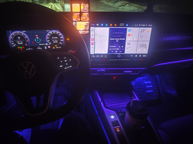 发一波内饰图喜欢这个氛围灯的颜色