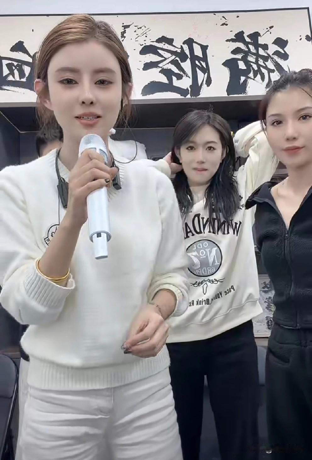 仙家洋情绪不受控，腿腿建议：人格分裂该治疗！随后腿腿