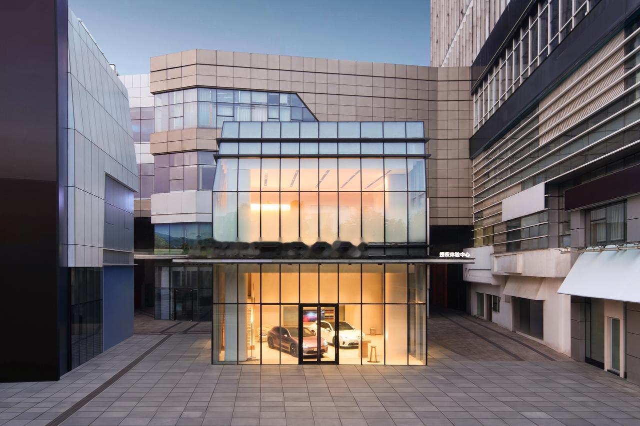 从近日首批门店揭幕开始，启境GT7的热度便随着全国300家门店的落地而持续升温。