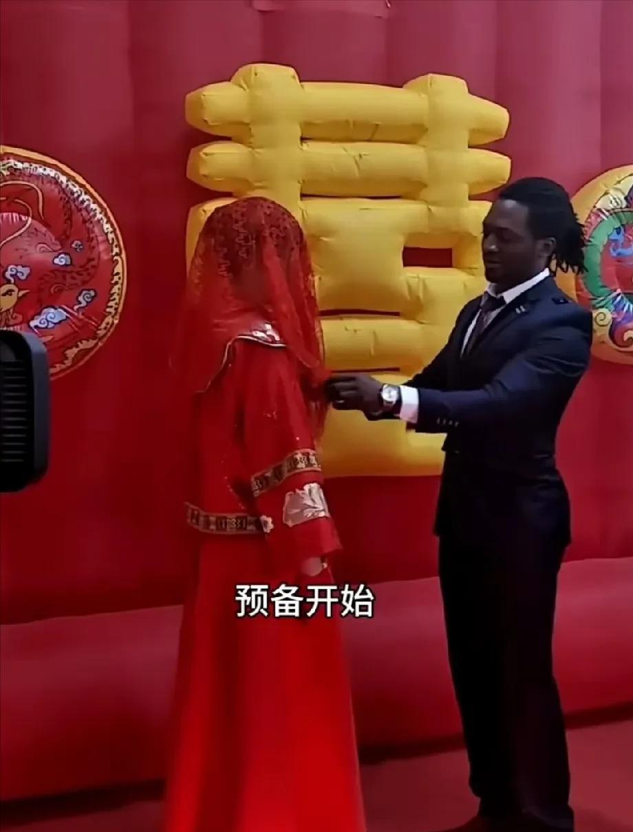很多人不知道黑人的生育基因有多强，不管白种人还是黄种人只要跟黑人结婚，生的孩子大