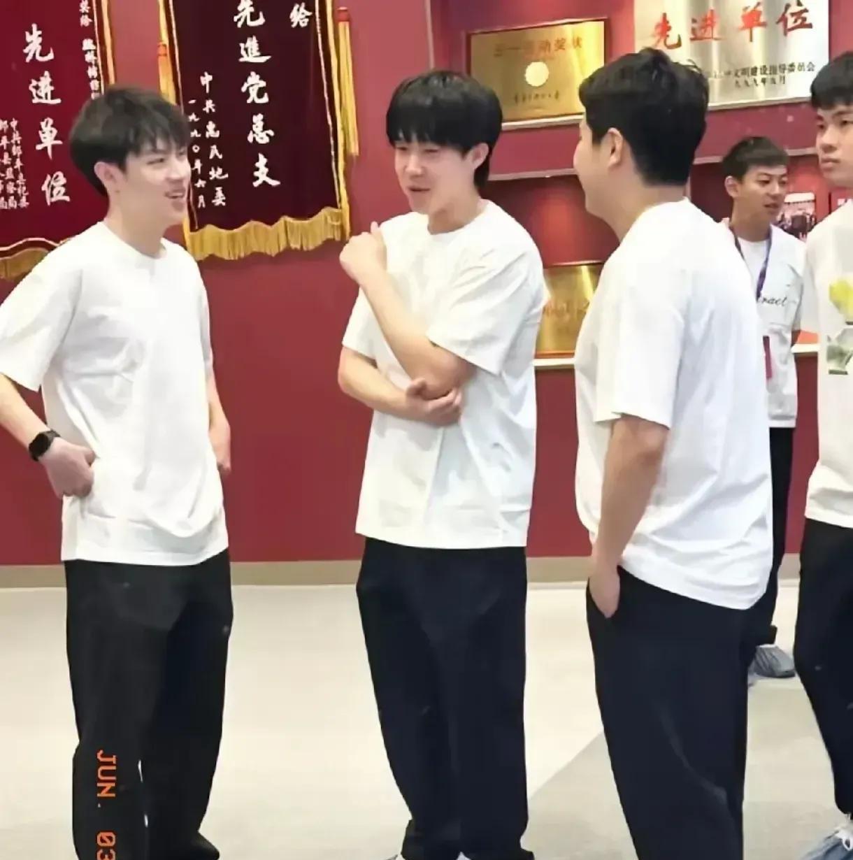 今天乒超男队怎么打？捎东西魏桥太强了吧！球队不但有王楚钦、梁靖崑、黄友政、周
