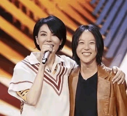 王菲的育儿观还是太超前了。在窦靖童一岁多的时候，她在送给女儿的歌曲《童》里，直接