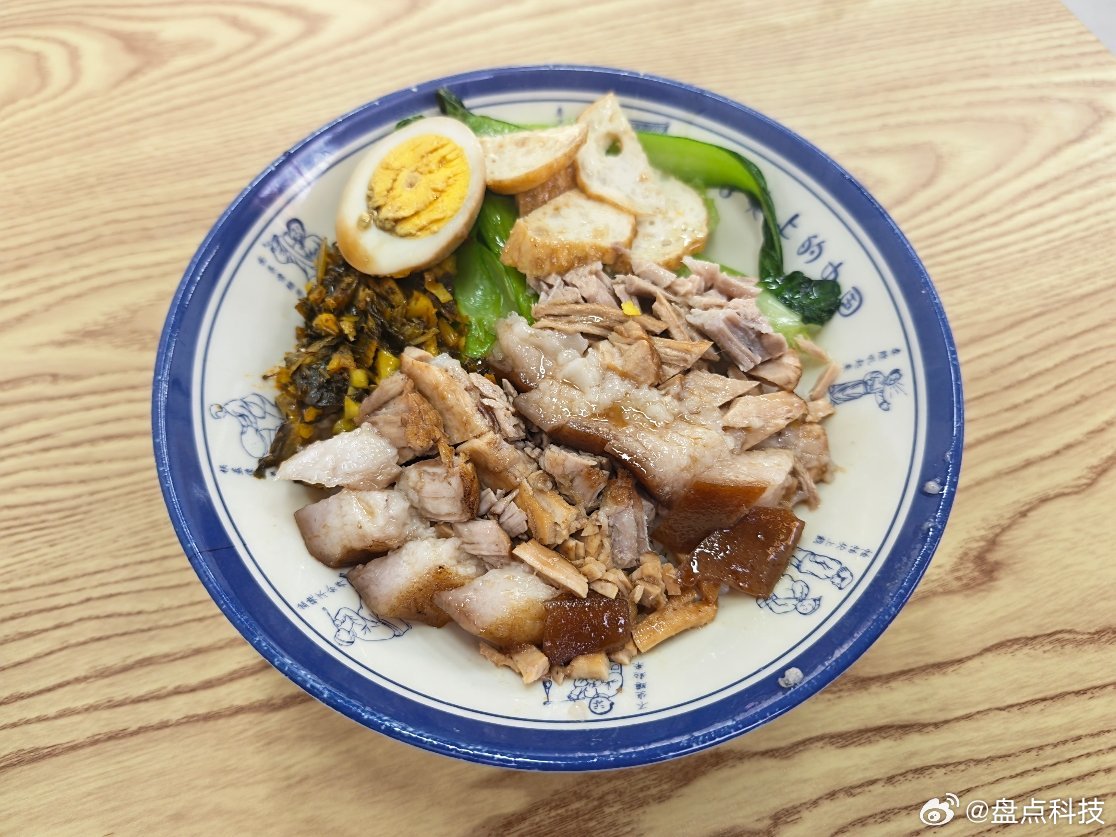 吃完这碗猪脚饭就上路了猜猜我去哪