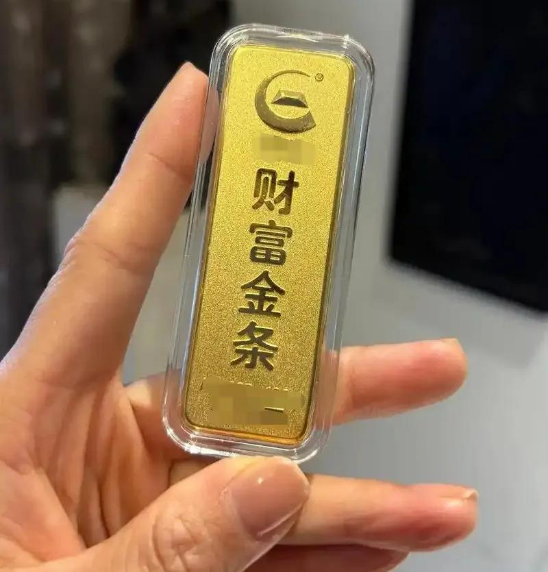 黑龙江哈尔滨，一女子看金价长的很猛，大年初二，她在金价每克640元时，花6500