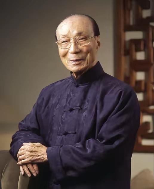 工作到103岁才退休的邵逸夫，活到了107岁才安然辞世，死前，他竟还耳聪目明。显