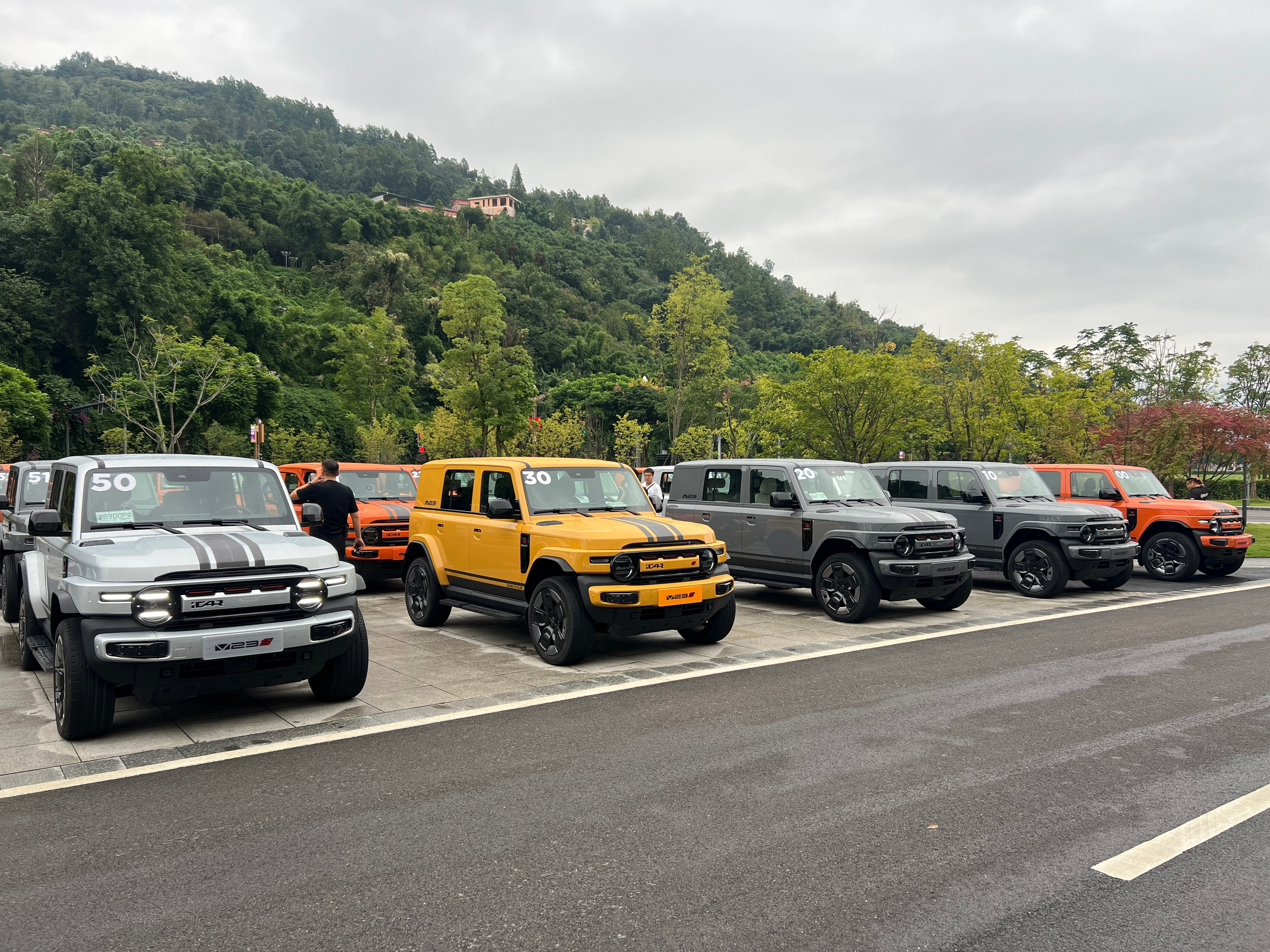 今天试驾全新iCARV23，从雅安开上牛背山，这小车挺有意思，月销5、6千台，