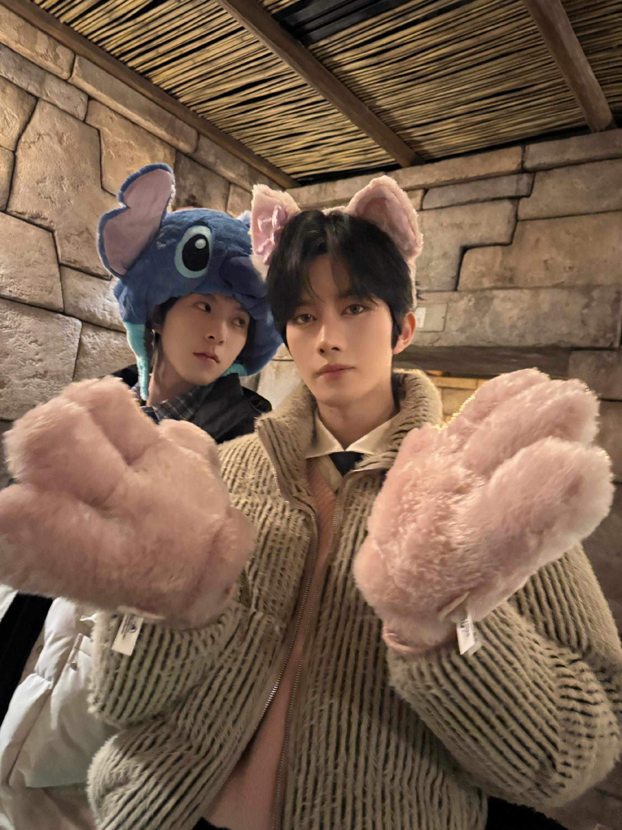 两个萌物来的吧，我知道还有很多合照