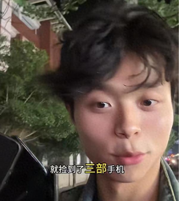 网友520在富人区捡垃圾，发现全是好东西，有人捡到价值3万金镯子，有人捡到全新包