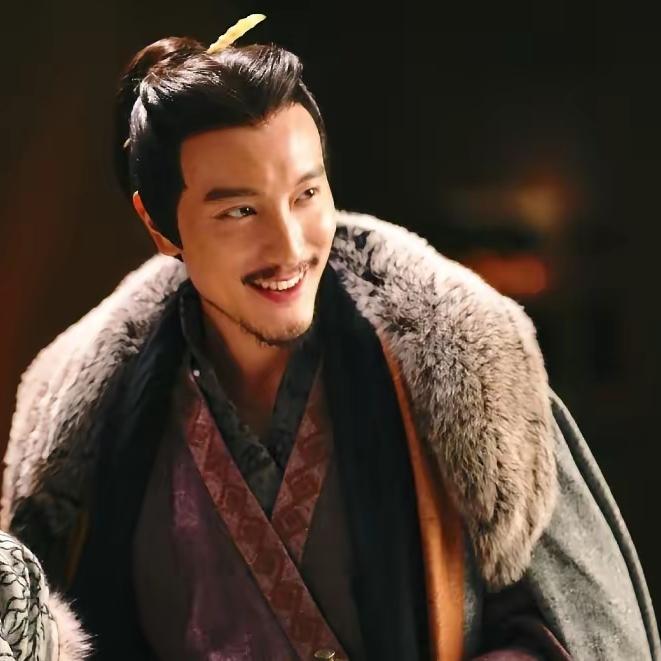 198年，曹操问郭嘉：刘备来投奔我，该如何处置他？嘉说：他不会居于人下，留着就是