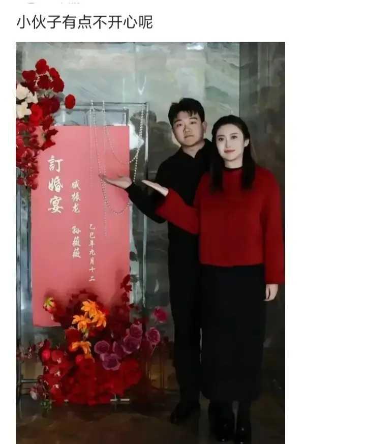 小伙子有点不开心呢