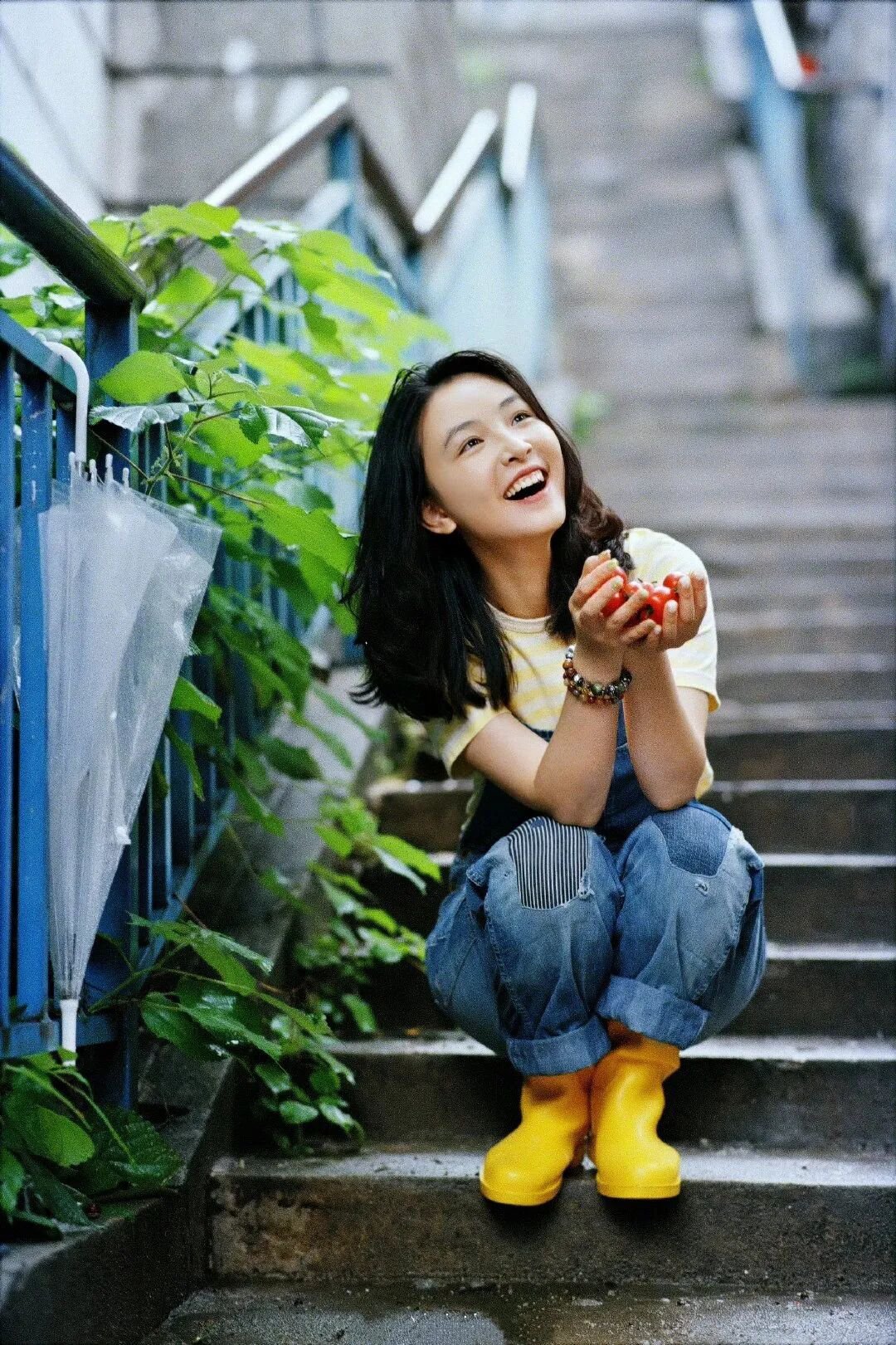 吴倩，那个吞下牙齿的女孩，终于活成了自己的靠山。吴倩因离家远放弃中传选武大看