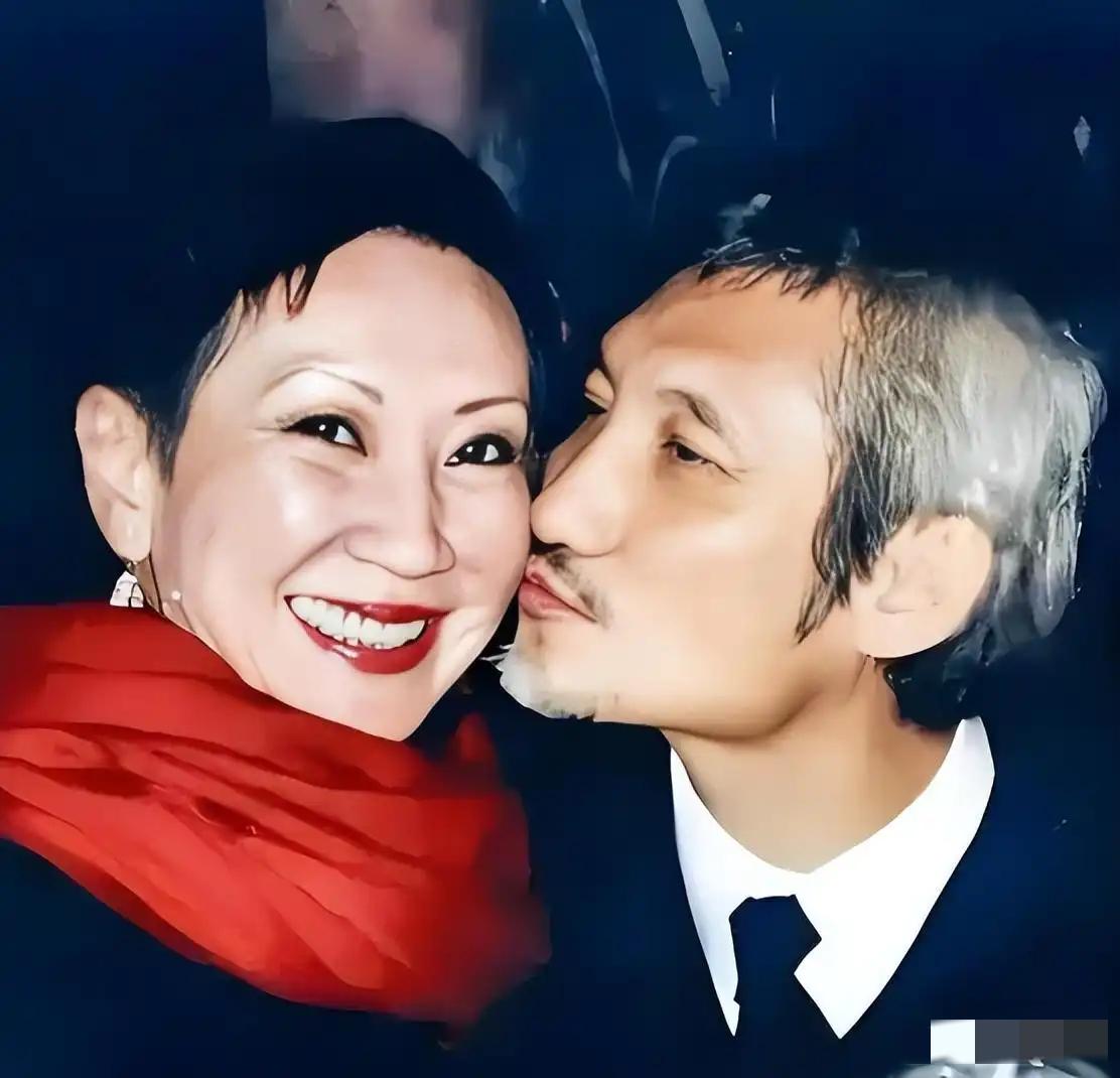 施南生和徐克，就是富家女爱上穷小子的现实版，在一起18年，男的追到美国去求婚，是