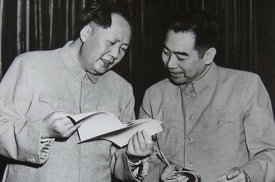 关于周总理，有个奇怪的现象，就是他从来都没有叫毛主席叫过“老毛”，现在有