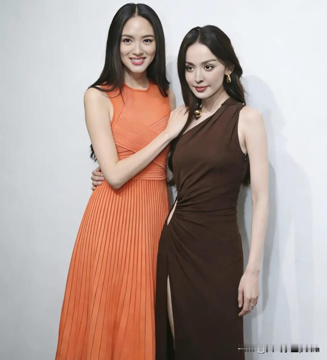 张梓琳这合照杀手的外号真不是白叫的哈！跟娜扎这种神颜同框简直就是美美盛宴，一点