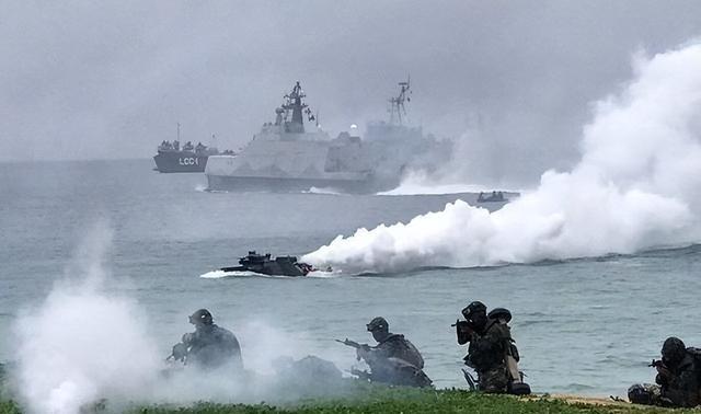 40000人阵亡，100艘战舰会被击沉？美媒表示，台海开战解放军伤亡惨重，大陆在