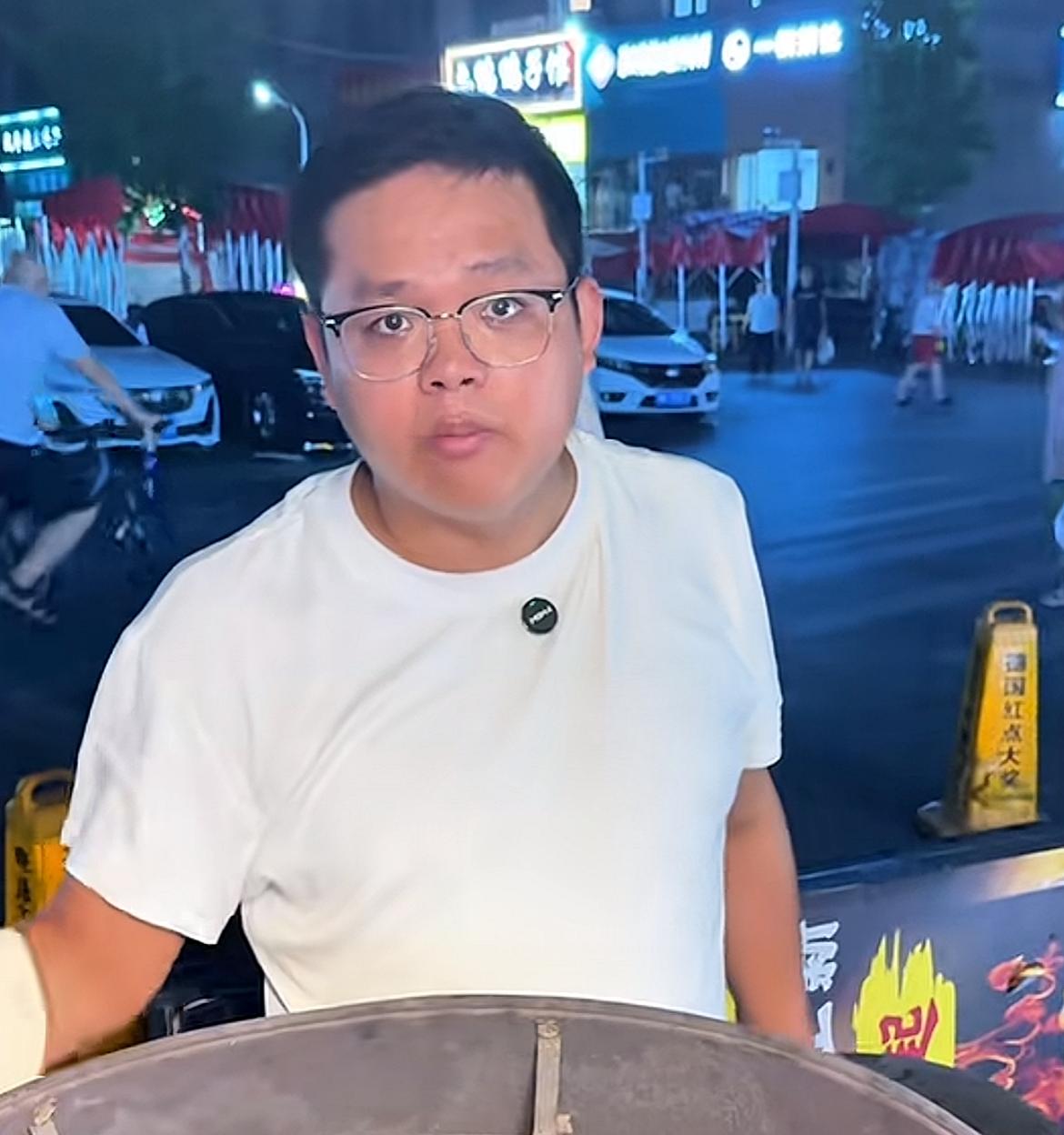 湖北武汉烧烤店老板“良才”去世，年仅37岁，育有一双儿女太幸福遗孀悲痛公开噩耗