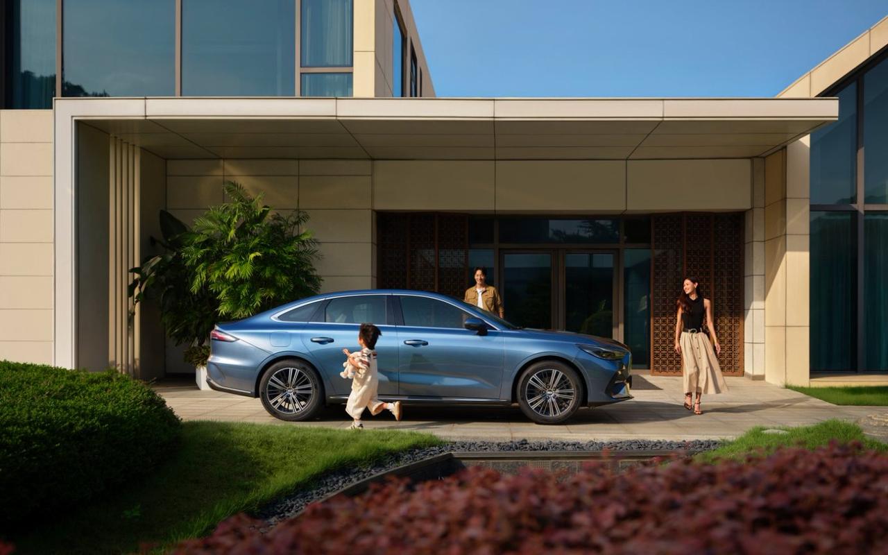 吉利银河星耀6来了，起步价6.88万，可以说是相当亲民。这台车不光是买车时候划算