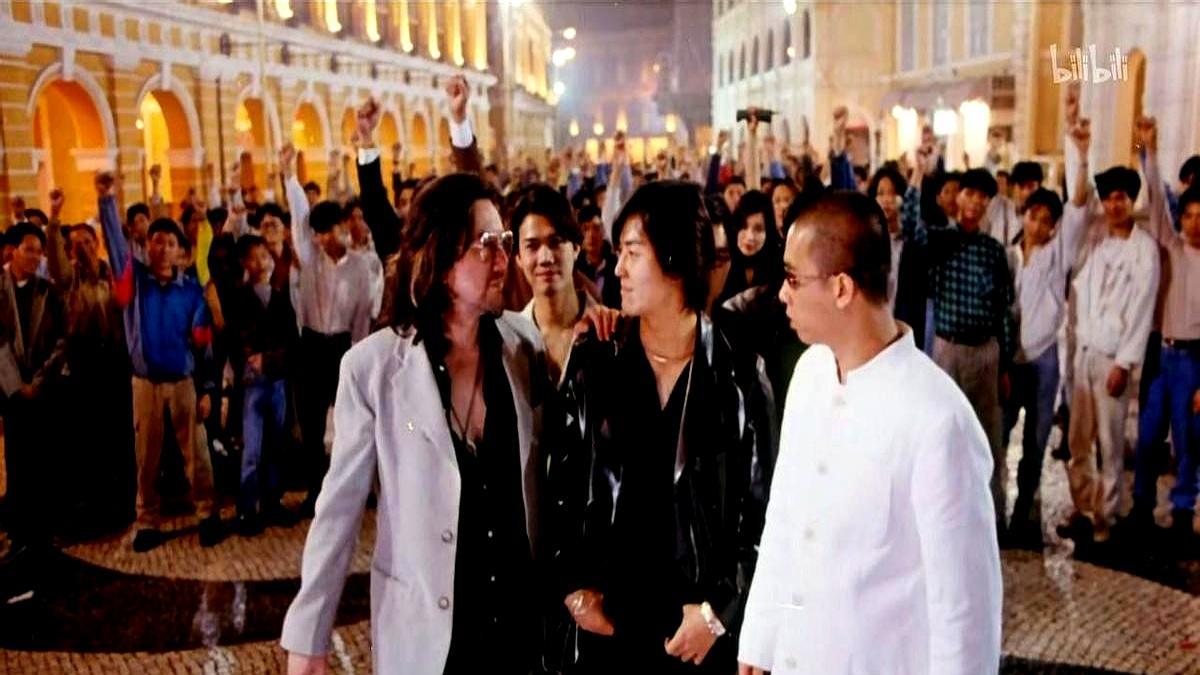 剥开童年滤镜，铜锣湾扛把子陈浩南，其实是整个洪兴最不能打的花架子。重看火场