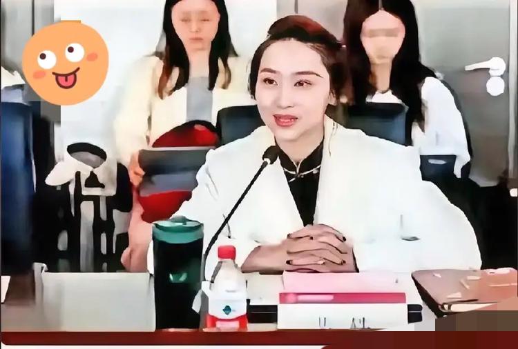 北理工把裴某解聘了，公众接着查的是她丈夫。这就有意思了。按常理，处理结果一