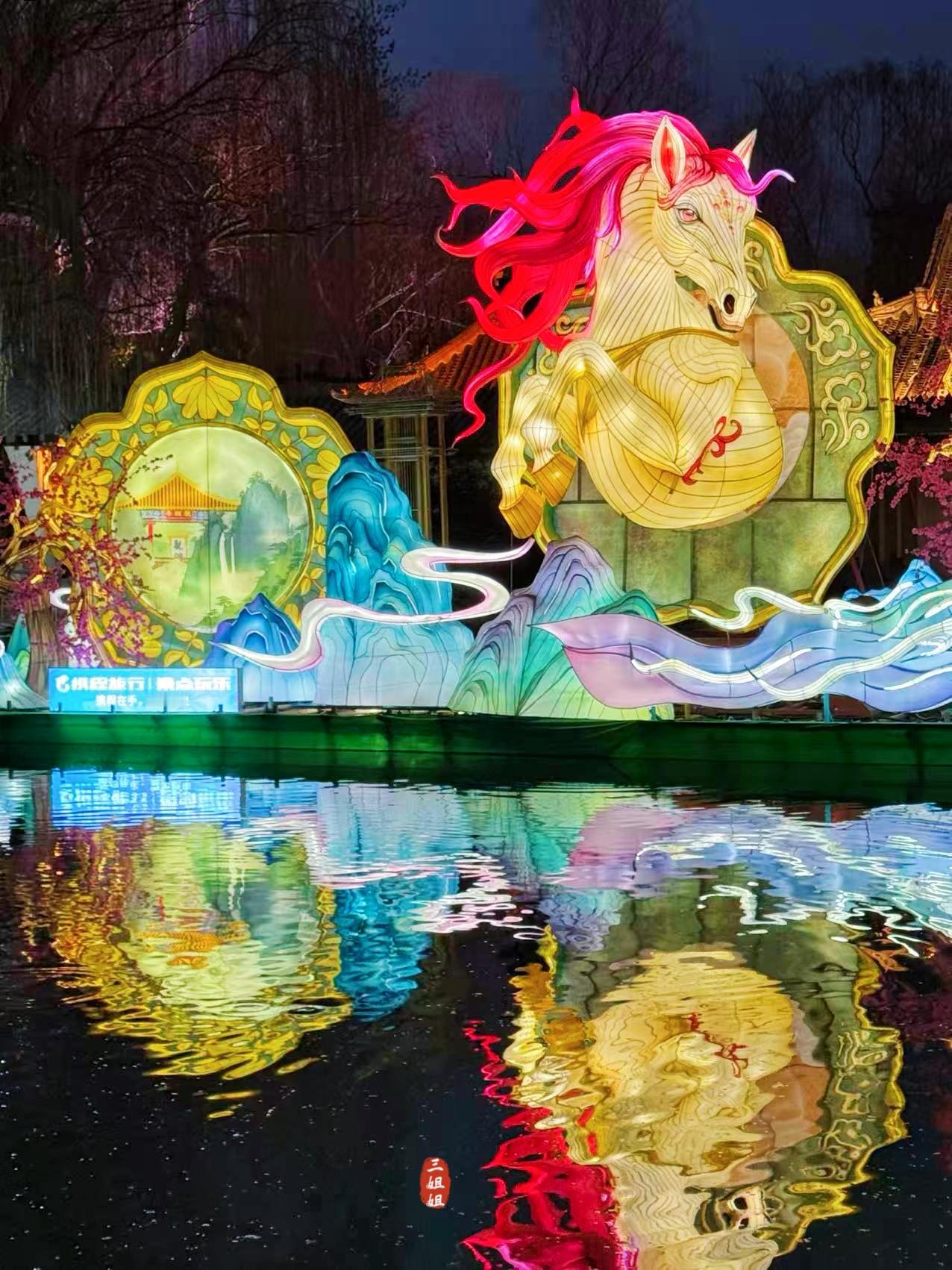 郑州一小时瞬移济南赏花灯，趵突泉灯会流光溢彩，泉城秒杀绿城。大年初六坐上高铁，