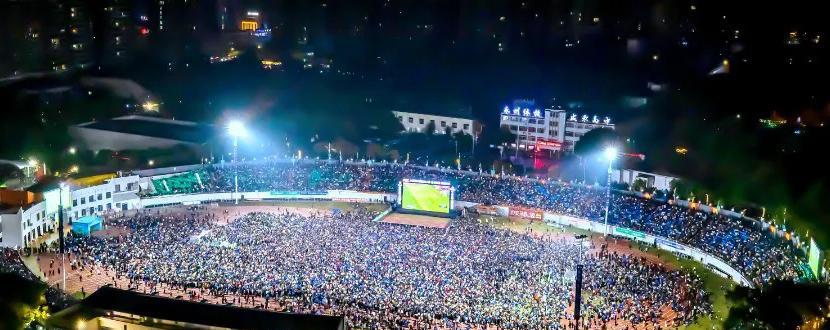 别再用“告花子”称呼他们了。昨晚，永州队用冠军奖杯让所有质疑者闭嘴。三年前，