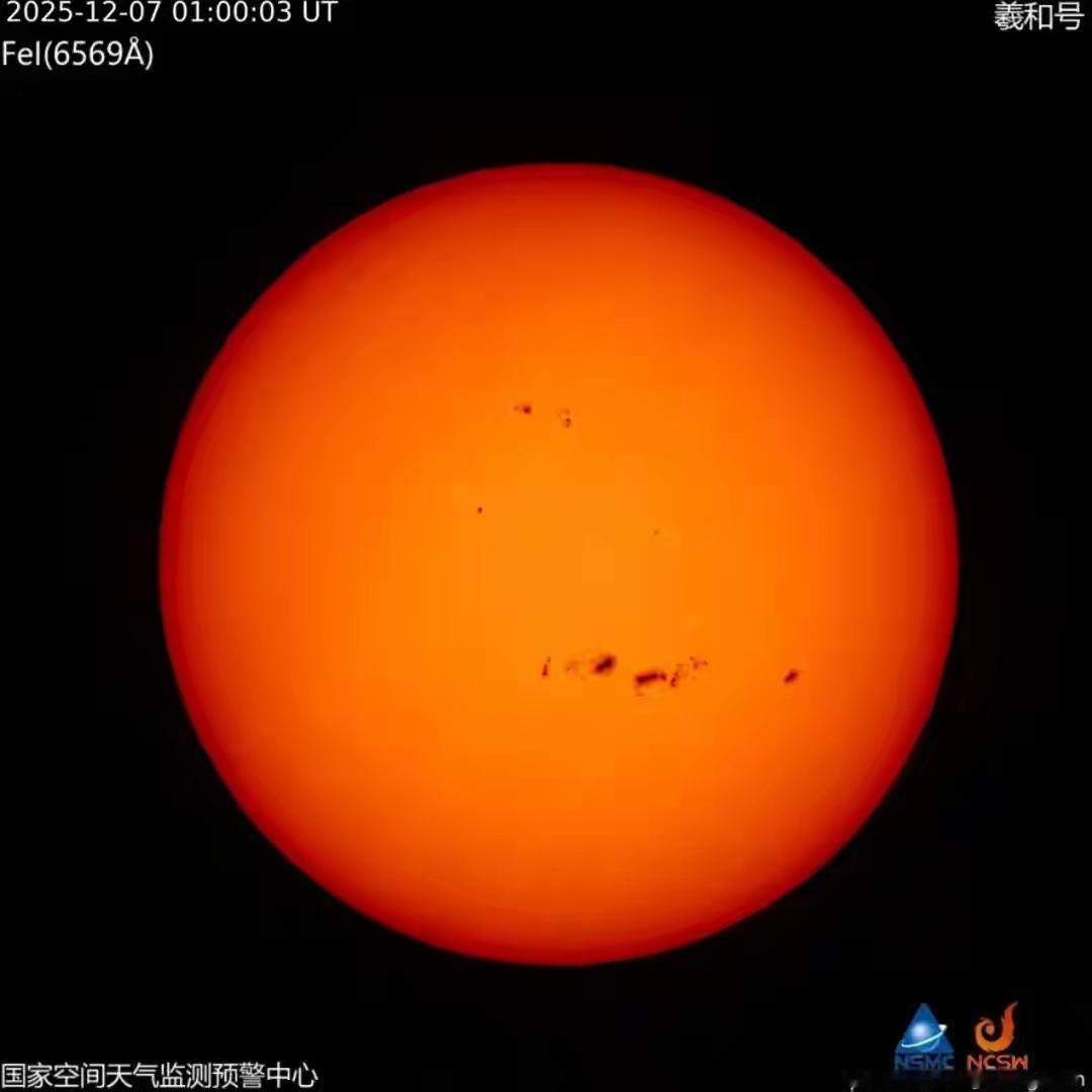 太阳爆发耀斑，嘿，注意了！今晚到明天，太阳“发了个脾气”，喷出一团带电粒子，正朝