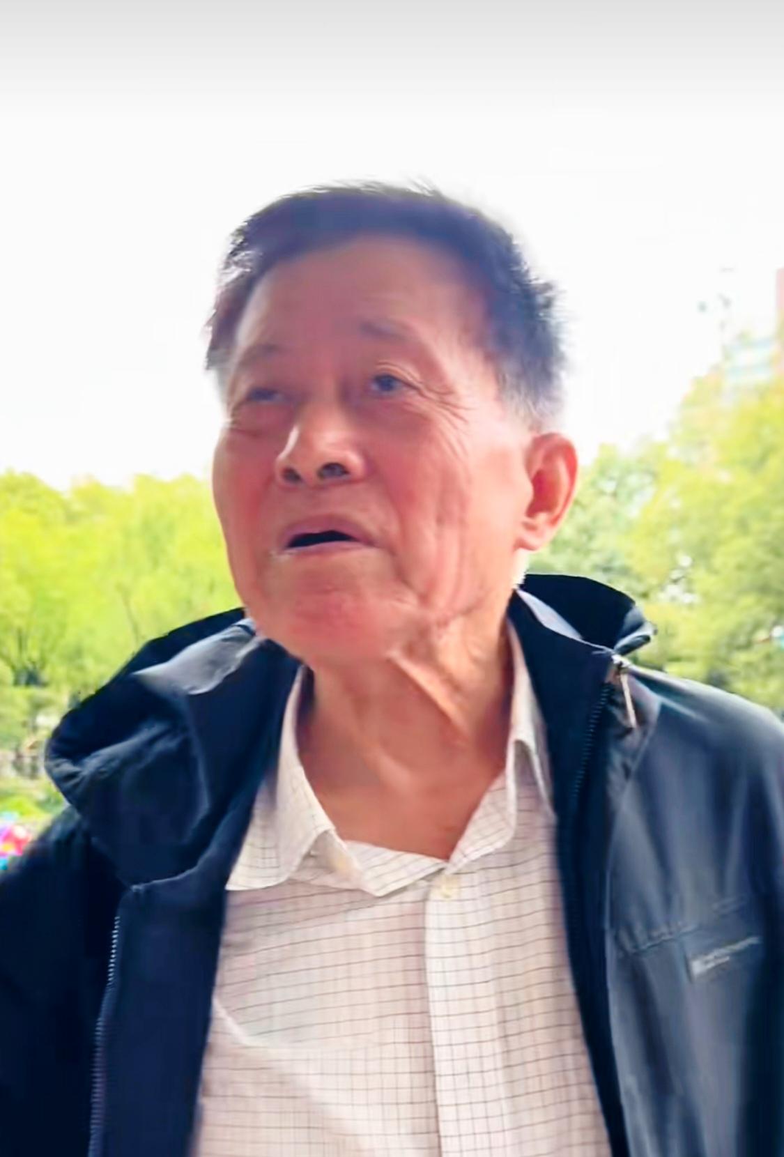 惺惺相惜！建工爷叔为上海爷叔鸣不平。建工爷叔喊话，股民赚钱的时候，上海爷叔也没有