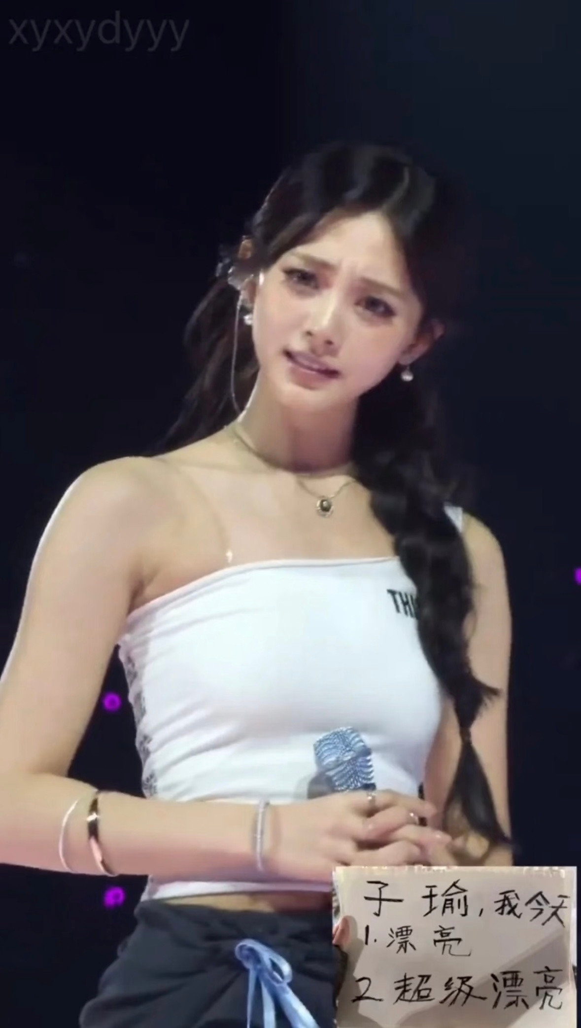 美人蹙眉世界上所有的相机都需要给周子瑜道歉…..