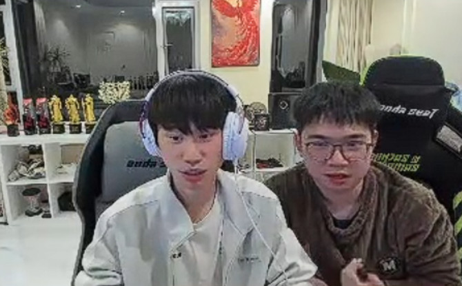 doinb为了练好刀塔把Emo请到了家里来指导然后聊到了新加坡major那次扣问