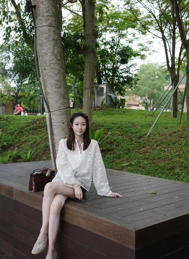 广州热到受不了，最近大家都扎堆去花都九龙湖的阿那亚避暑。那里靠着大片树林和湖水，