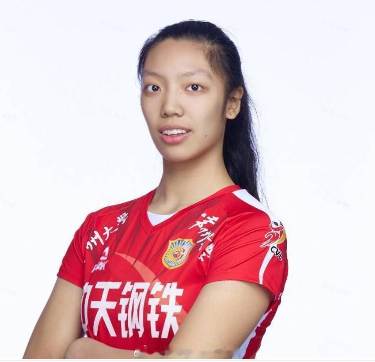 就在我们忧心中国女排接应，小宇的接班人的时候。唐欣出现了没想到，咱们也有主打接应