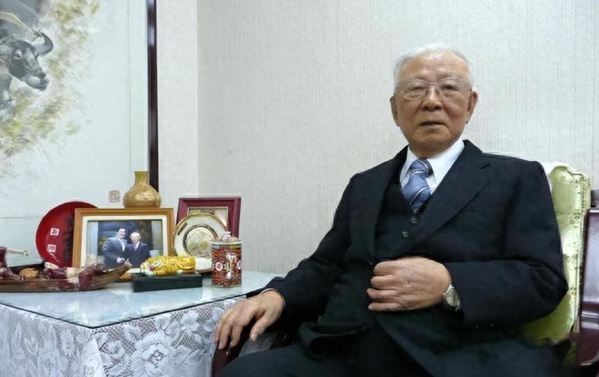 台湾知名人士许历农终于纠偏“反共”老立场了！他说，当年国民党反共，是自认比共产党