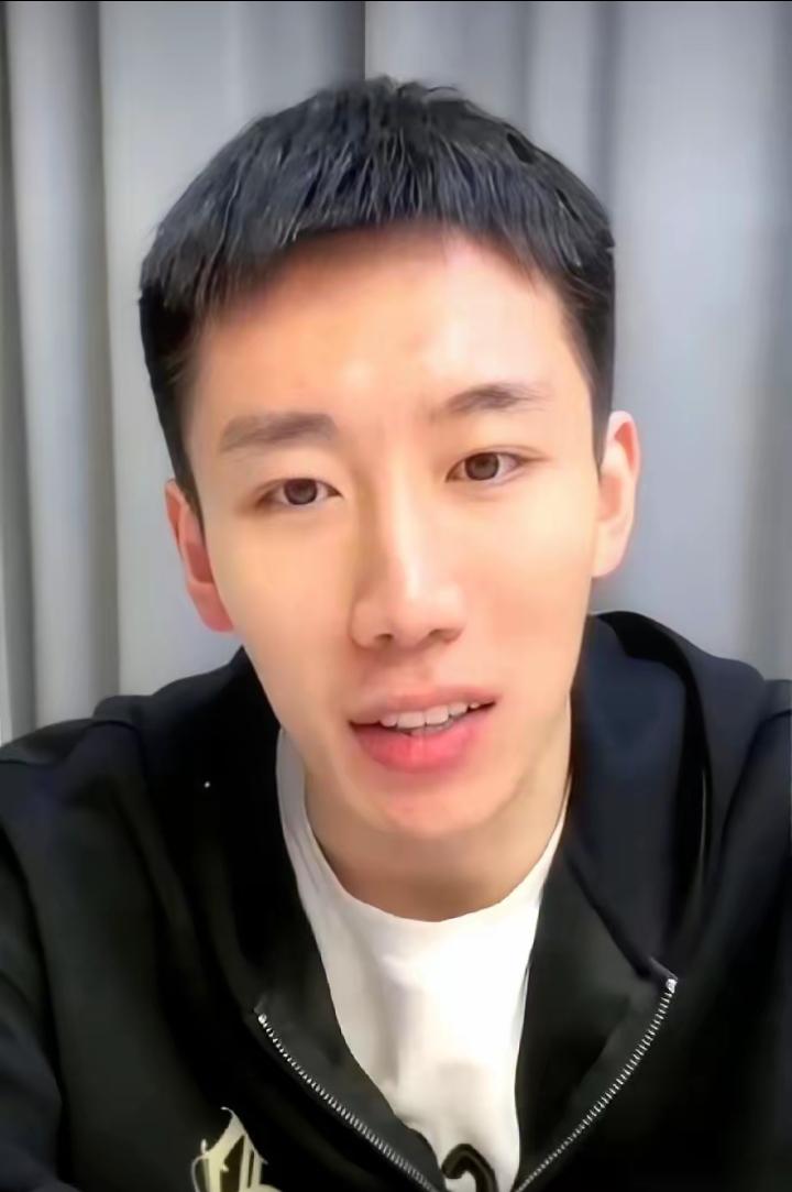 “前国手程靖淇一句话，直接把人砸蒙了：别心疼现在的樊振东，真正让人心疼的，是他一