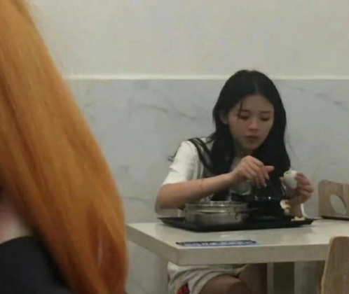 杨超越拥有出众的颜值，她的美丽从未褪色，始终如一