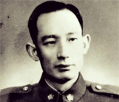 1941年的一天，在上海的军统局少将文强，接到一个湖南籍医生的电话，约他去四马路